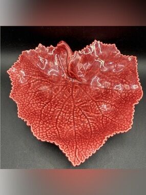 Bordallo Pinheiro Portugal Burgundy Red Tone Grape Leaf Ceramic Dish Plate